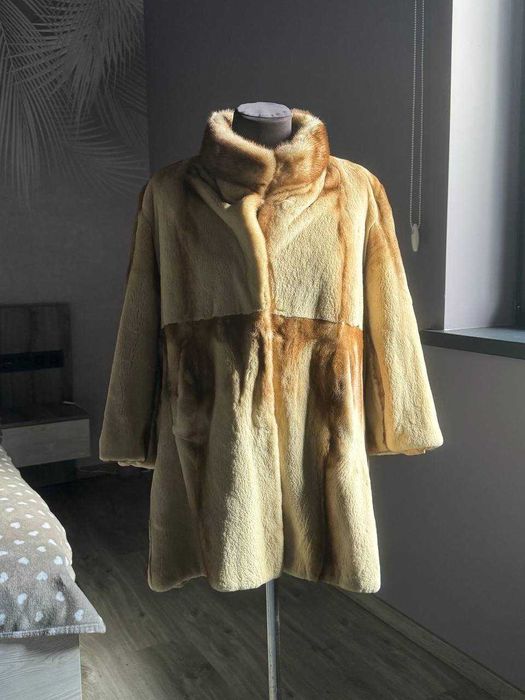 Шуба тілесного кольору