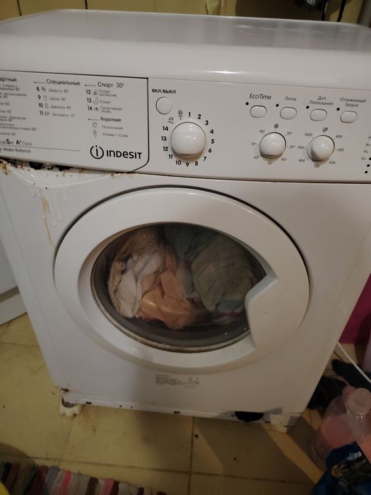 Машинка стиральная фирма Indesit бу