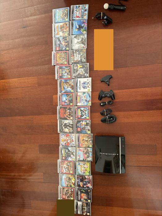 PlayStation 3 com 30 jogos e alguns acessórios