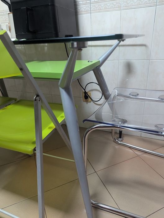 Mesa e cadeiras de cozinha