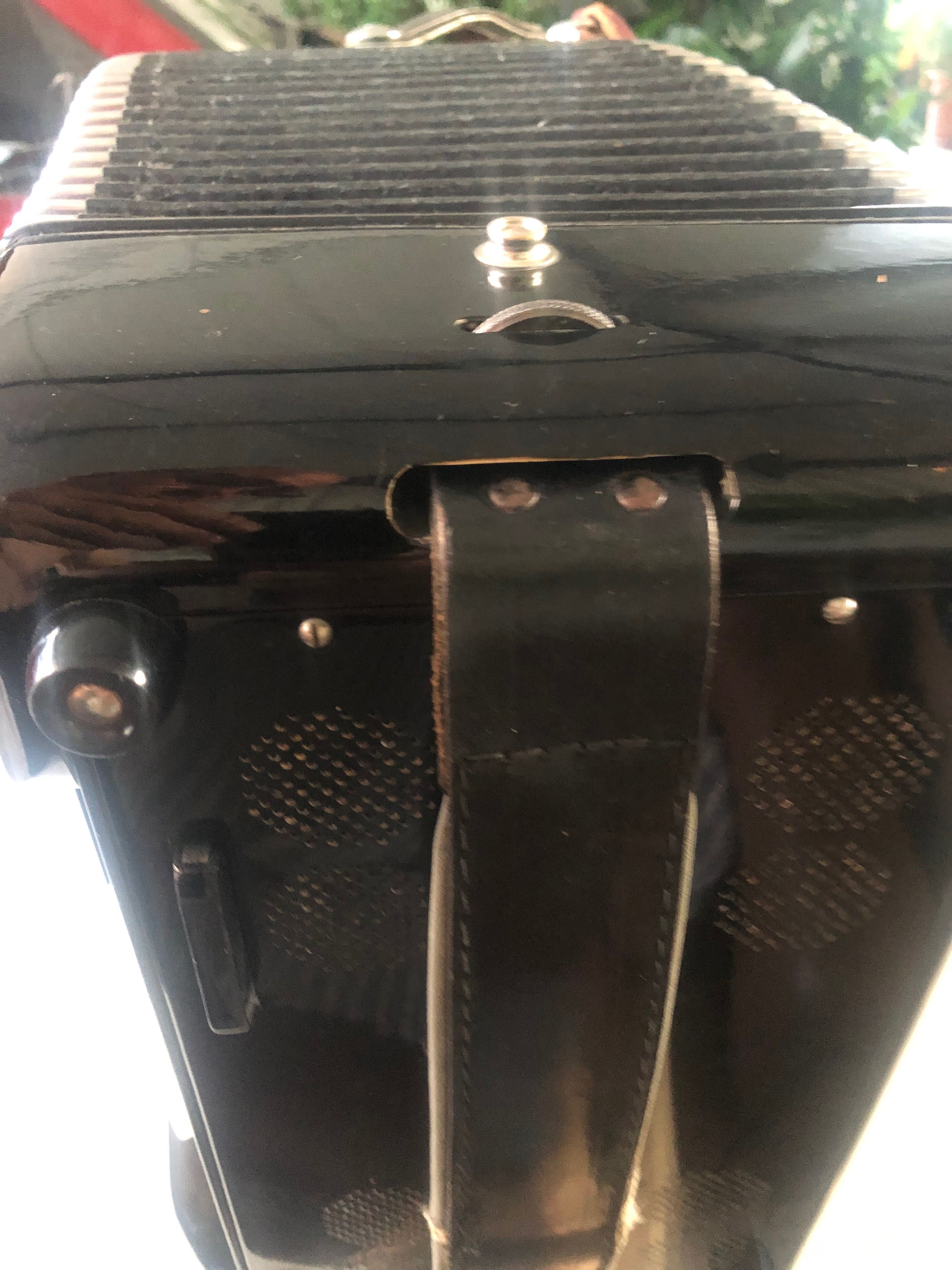 Vendo concertina Adria a 3VOZ de Luxe e a9 na baixaria