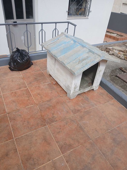 Vendo casota de pedra para cão