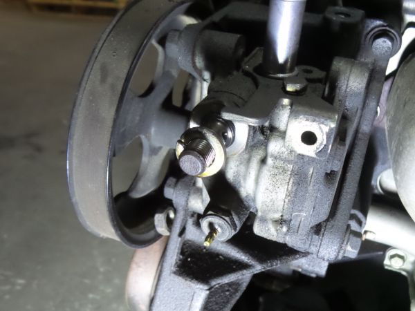 Bomba de direção VOLVO V40 Combi (VW)