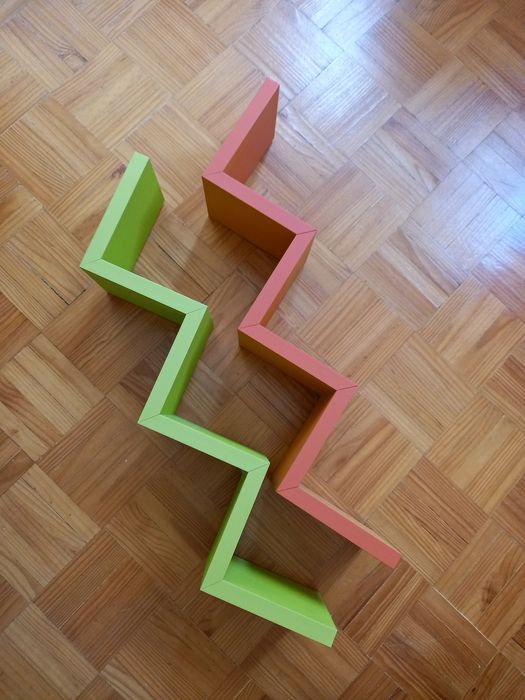 2 Prateleiras de quarto de criança