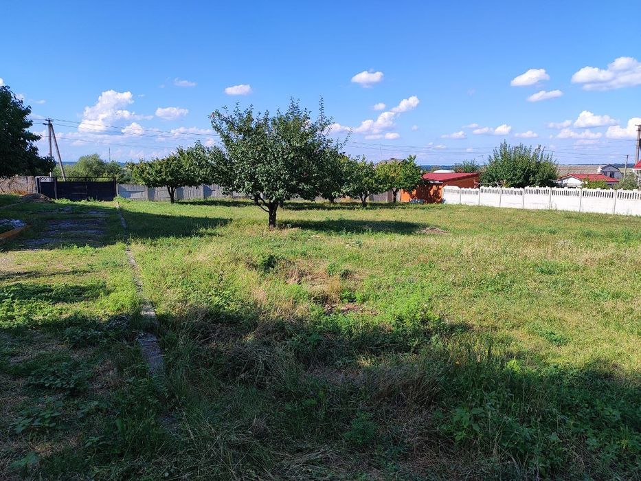 Продам дом недалеко от города, большой участок