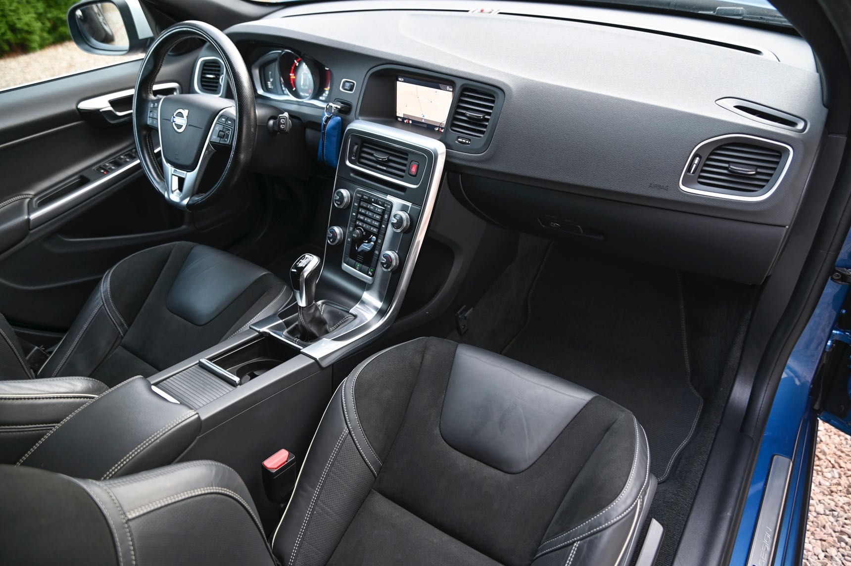 VOLVO V60 R-Designe 2.0D 2018 rok