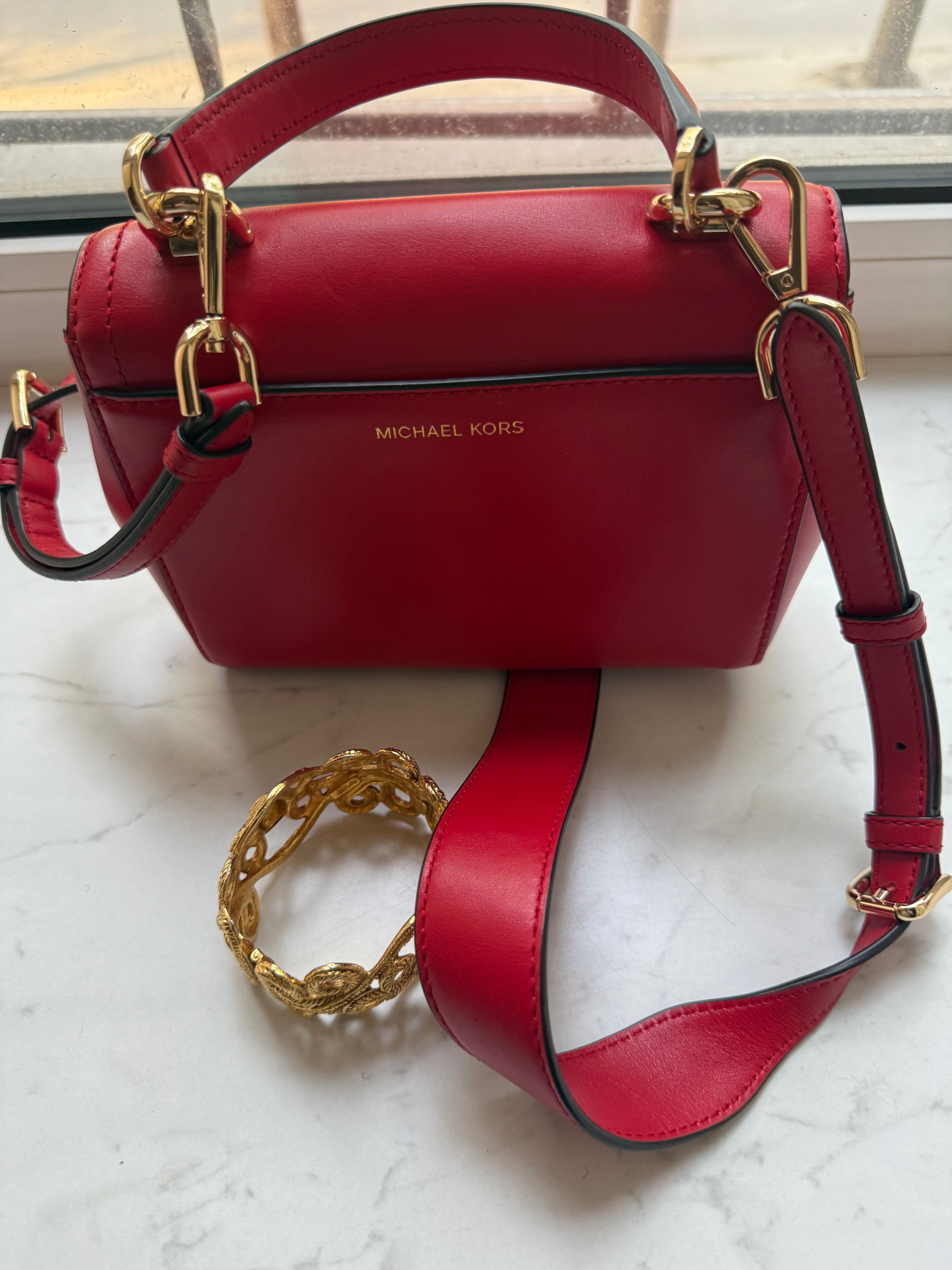 Продам очень красивую сумку Michael Kors