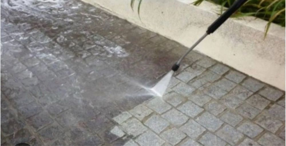 Limpeza de muros e passeios. Posso fazer outro tipo de limpezas.