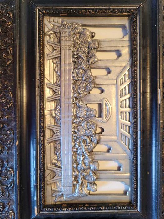 Última Ceia em metal, com moldura antiga