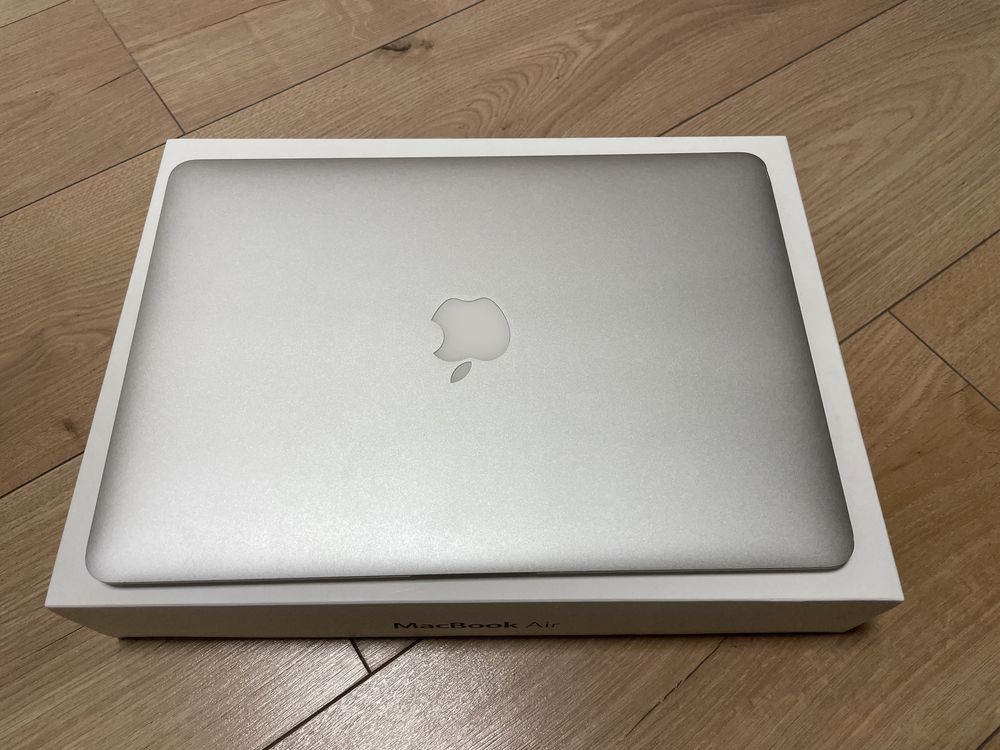 MacBook Air 13” 4/128 GB w bardzo dobrym stanie!