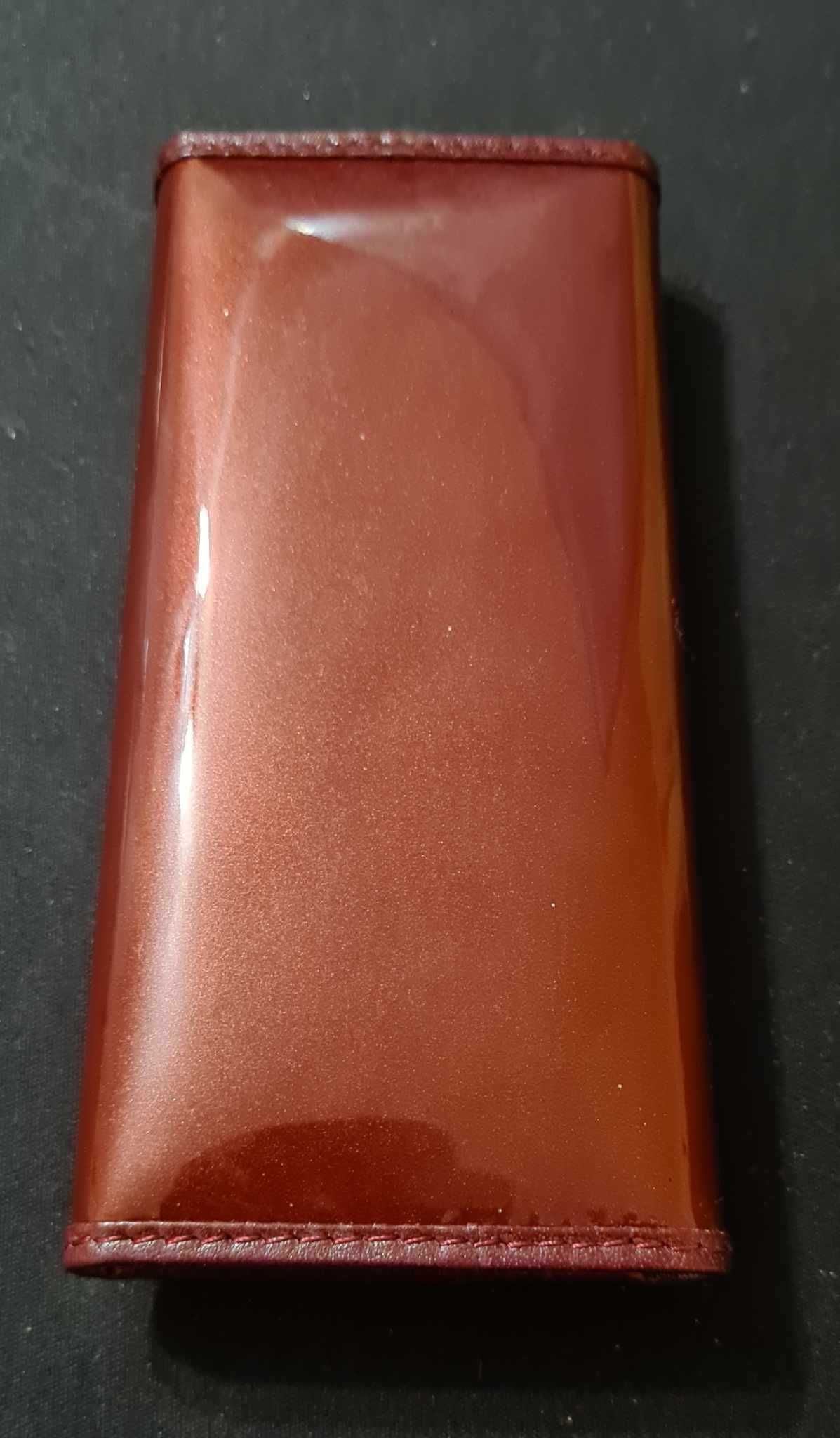 WITTCHEN FLORENCE
Etui na klucze lakierowane bordowe