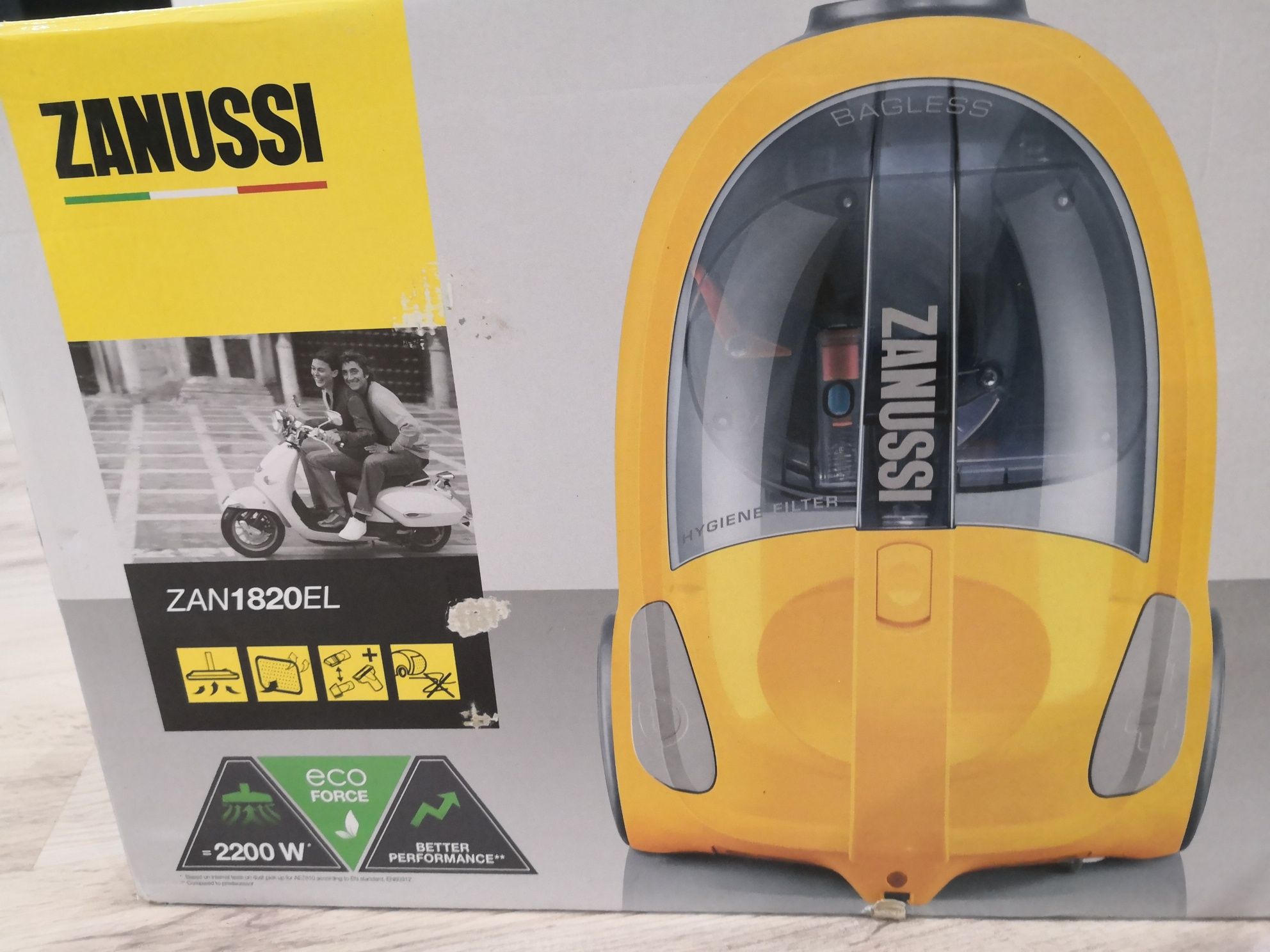 Odkurzacz bezworkowy Zanussi ZAN1820EL 1300W