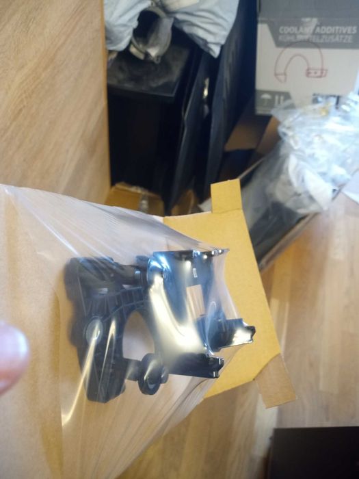 Держатель радара дистроника крепление датчика Пассат б8 ЕВРОПА шкода