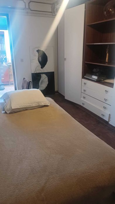 Quarto para arrendar em Algés