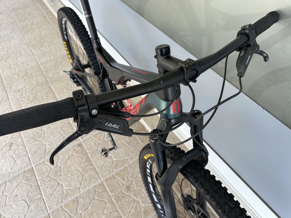 Bicicleta de BTT - Suspensao total - Carbono