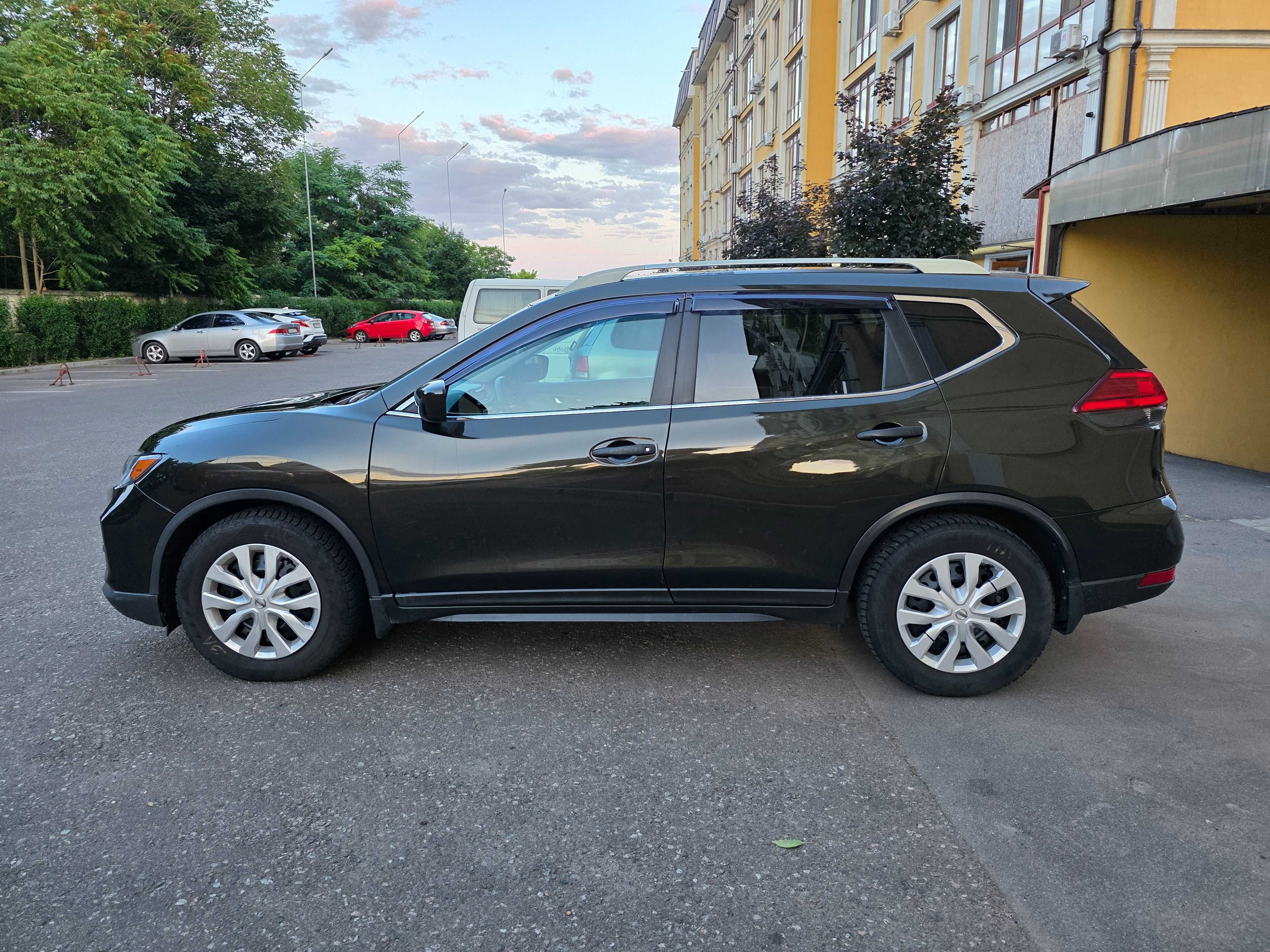 Nissan Rogue 2017, 2.5л передний привод