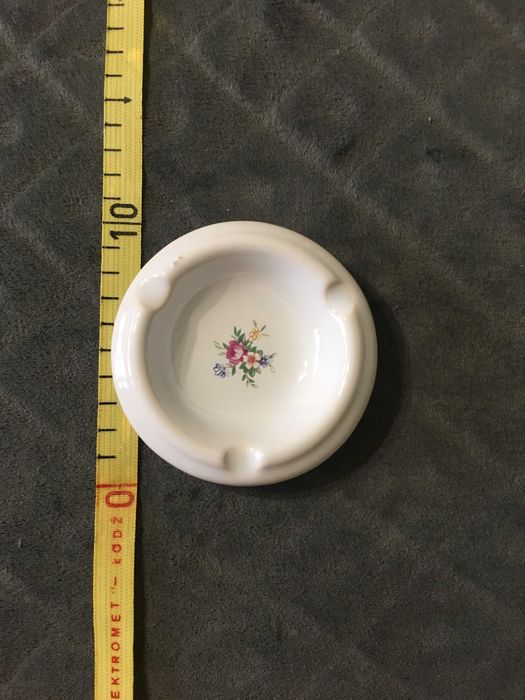 Wazonik z popielniczką porcelanowe