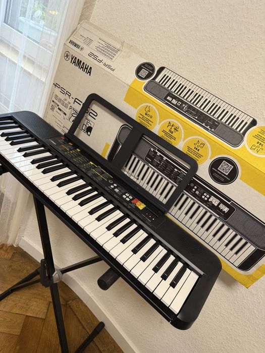 Синтезатор Yamaha psr f 52. Синтезатор
