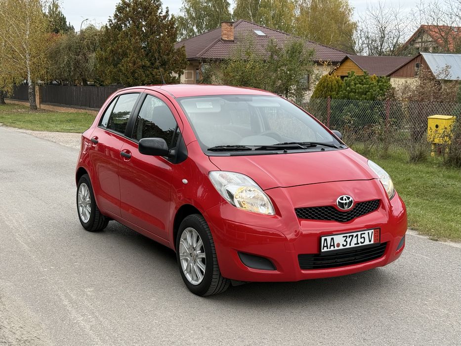 Toyota yaris 1.0 benzyna lift 2010 rok hak 5 drzwi klima