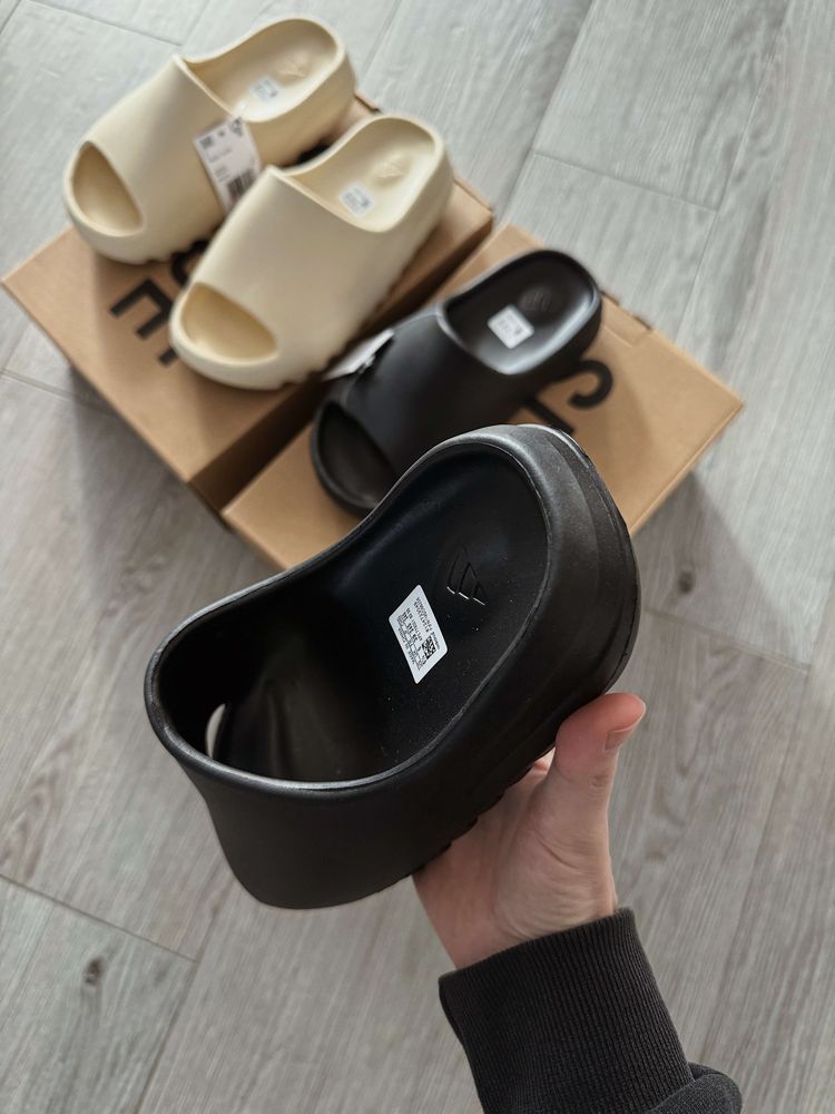 Тапки Adidas Yeezy slide