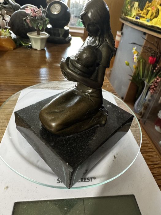 Figurka z brazu Macierzynstwo