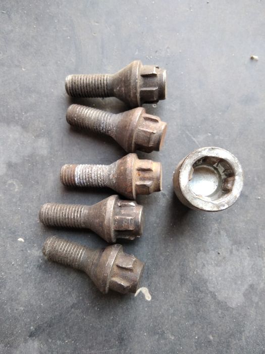 Болти секретки для коліс