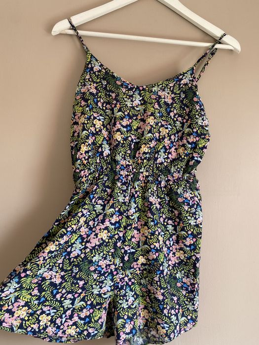 Kombinezon w kwiatki Stradivarius