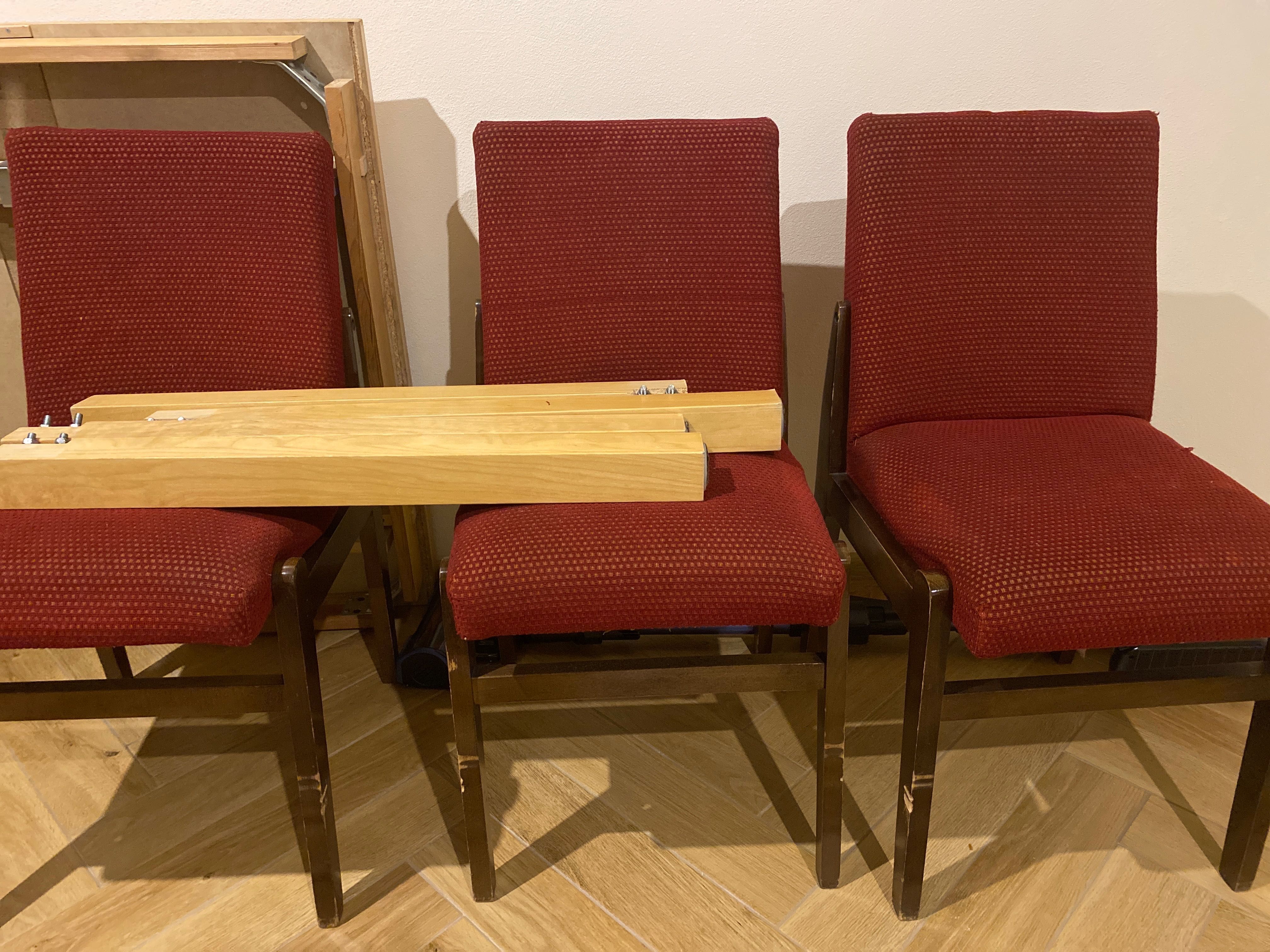 Krzesła tapicerowane trzy sztuki