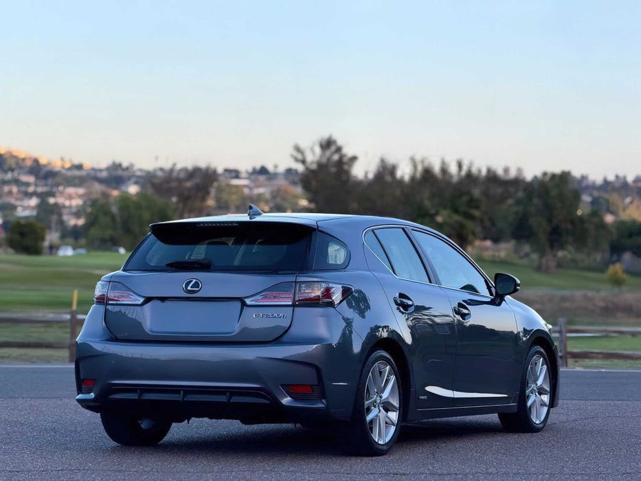 Lexus CT Hybrid 200h      2017