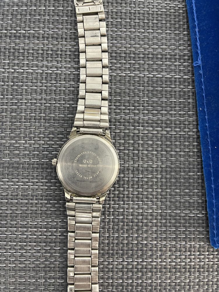 Продам часи Q&Q Quartz