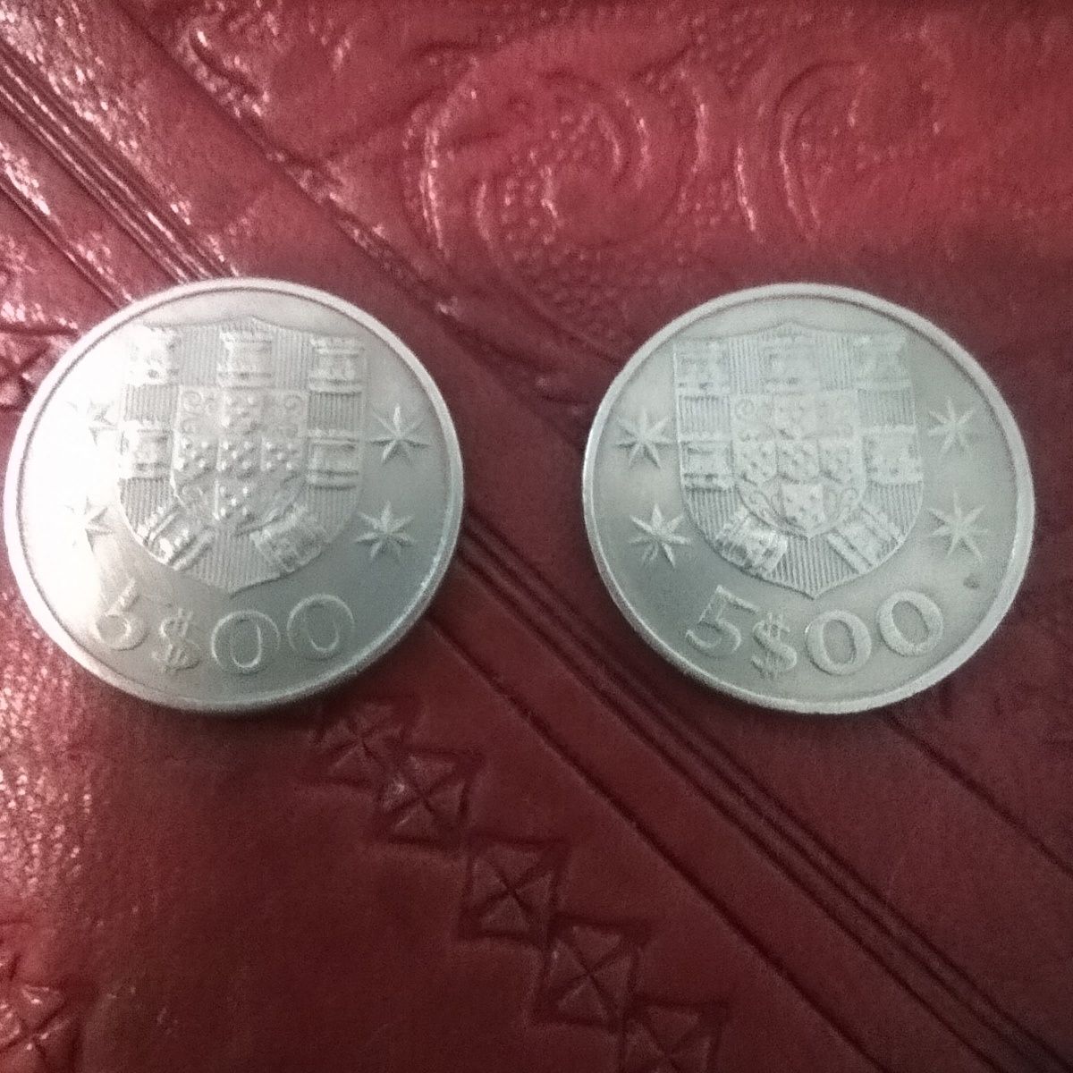 Moedas escudo 1980. Ver descrição