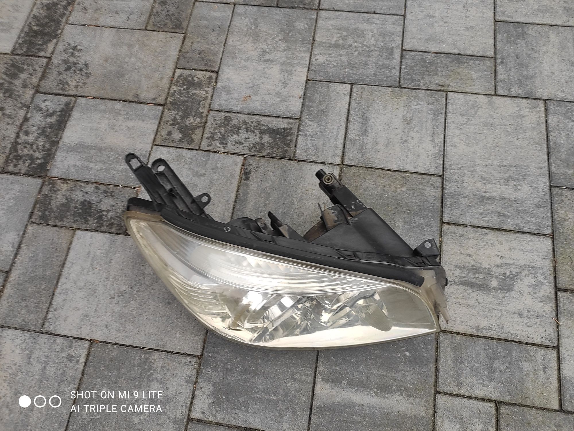 Lampa reflektor prawy Przód Toyota Rav 4 Europa