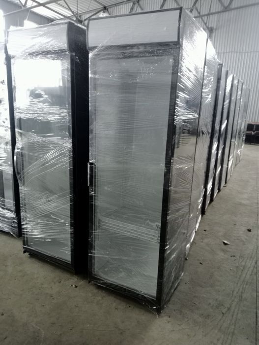 Холодильник для напоїв вітринного типу після реставрації