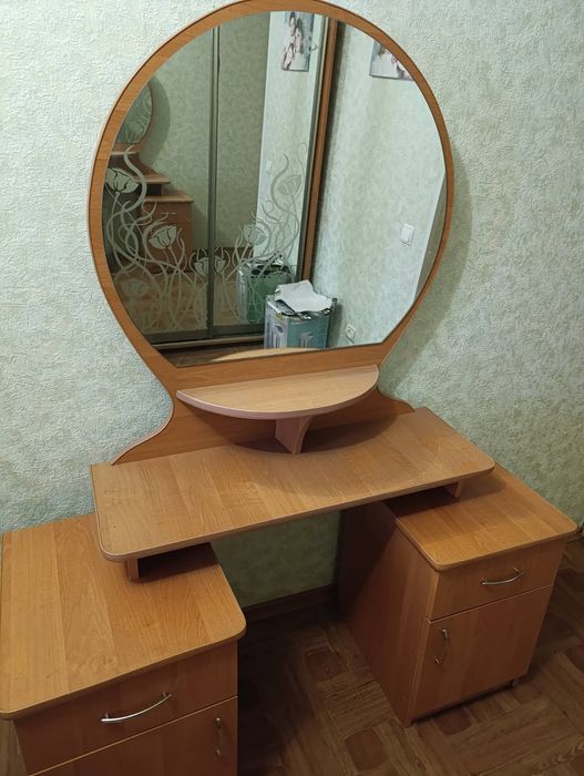 Косметический столик, трюмо, трельяж