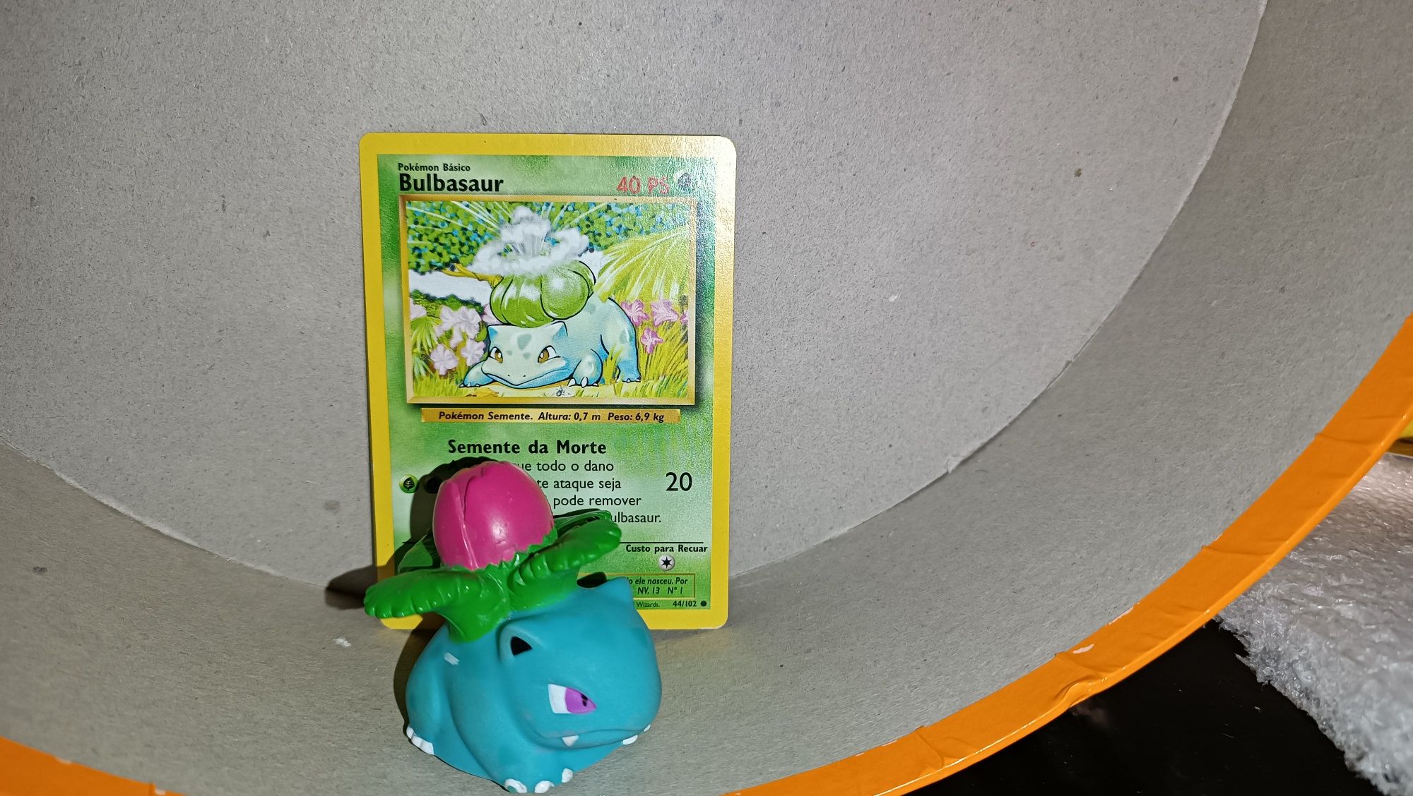 Rara Mini Figura Bulbasaur com carta Pokémon de 1999