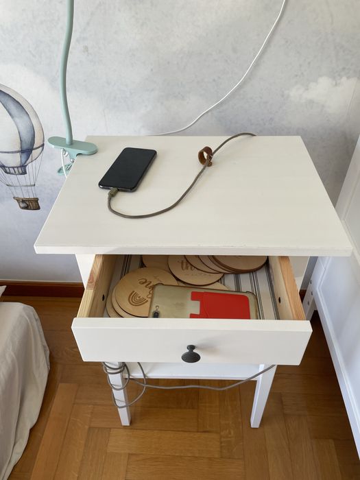 Hemnes - Mesa cabeceira