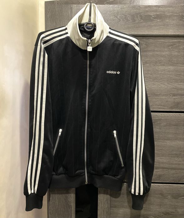 Свитшот guess  кофта гесс поставка вещей худи найк про боксы nike pro