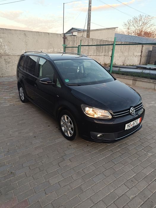 Продам Фольксваген тоуран 1.6 TDI автомат