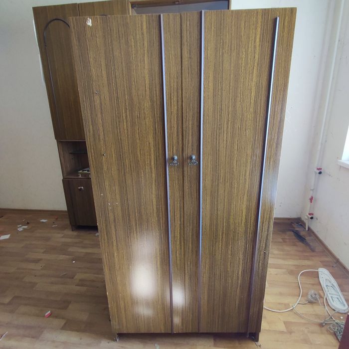 Платяний шкаф з антресолью