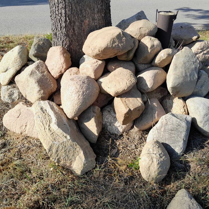 Duży kamień polny na skalniak ozdoba ogrodu