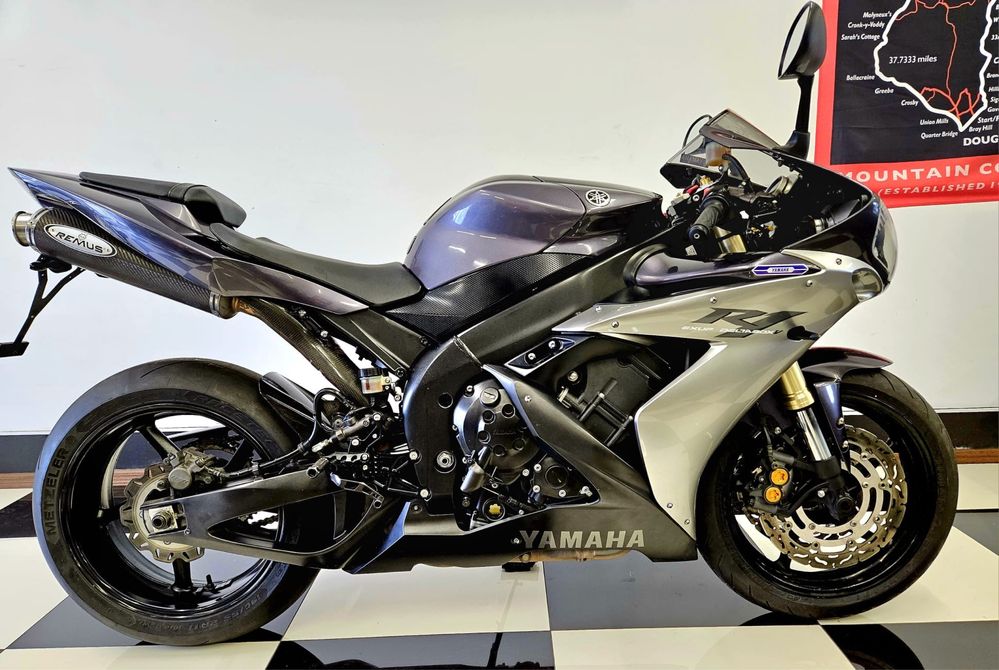 Yamaha R1 RN12 r6 sport cbr zx 1000 r1 rn12