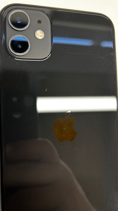 iPhone 11 64GB Preto – 80% bateria – Bom estado + carregador incluído