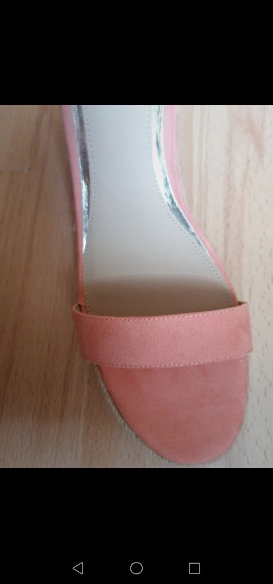 Sprzedam buty damskie nowe niechodzone