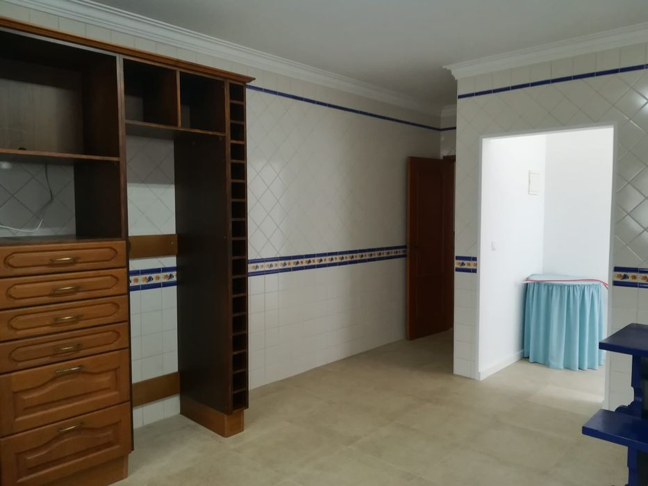 Aluga casa  (Periferia de TORRES VEDRAS)