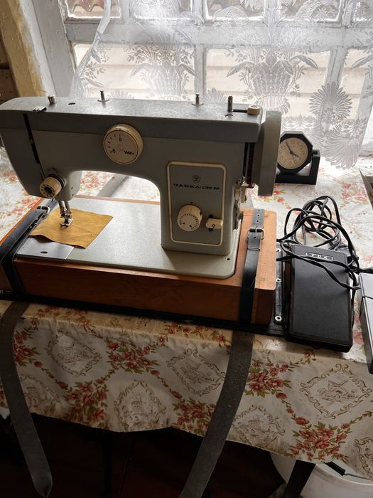 Продам Швейну машинку Чайка