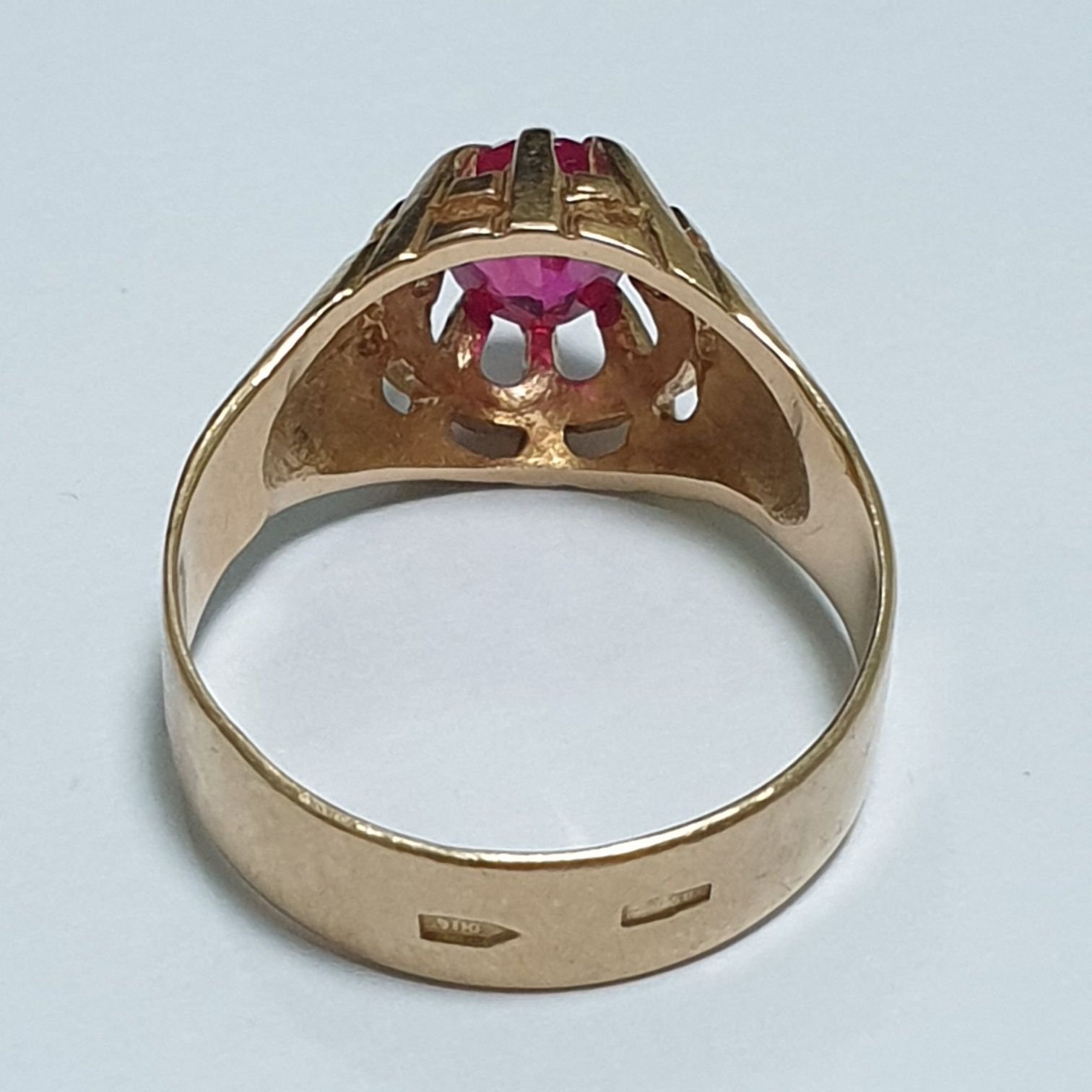 Кольцо золотое СССР рубин 19 размер