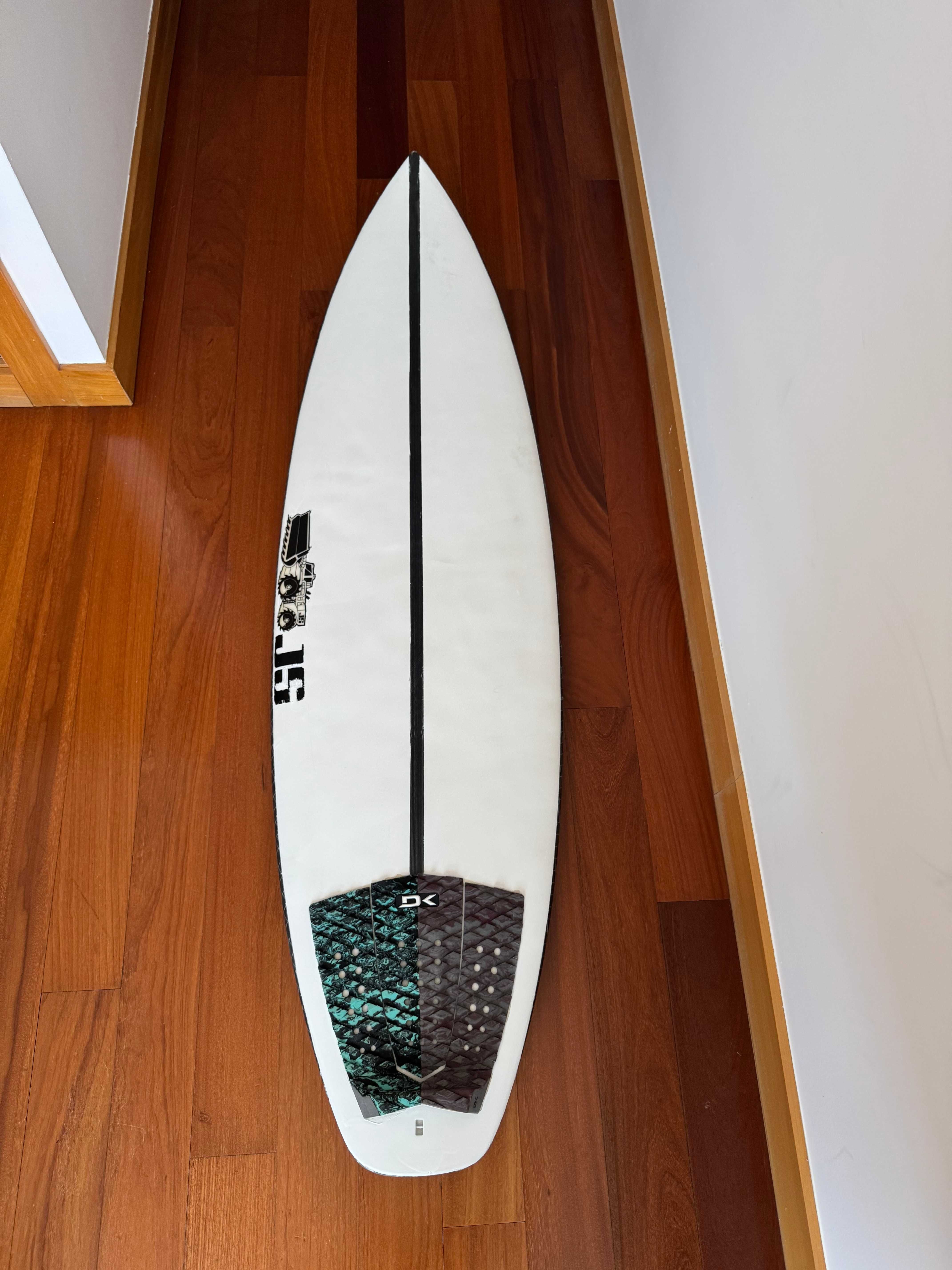 Prancha de surf JS Monsta Box HYFI 5’9 – 27,3 L (custom pintada)