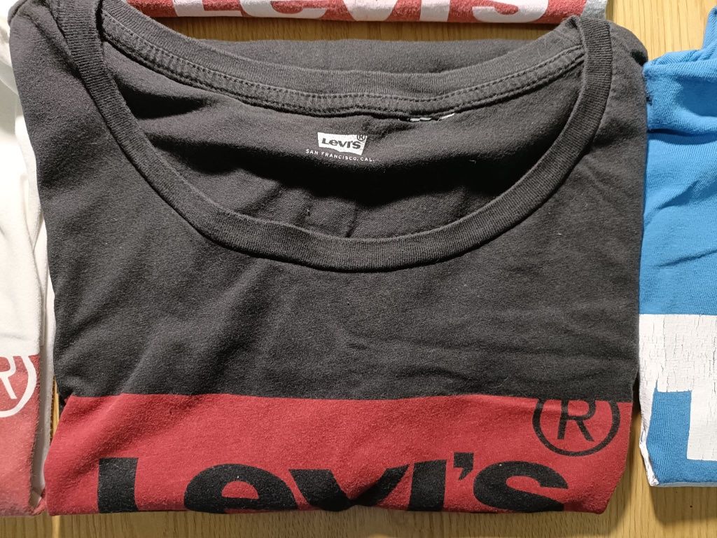 4 t-shirts Levi's