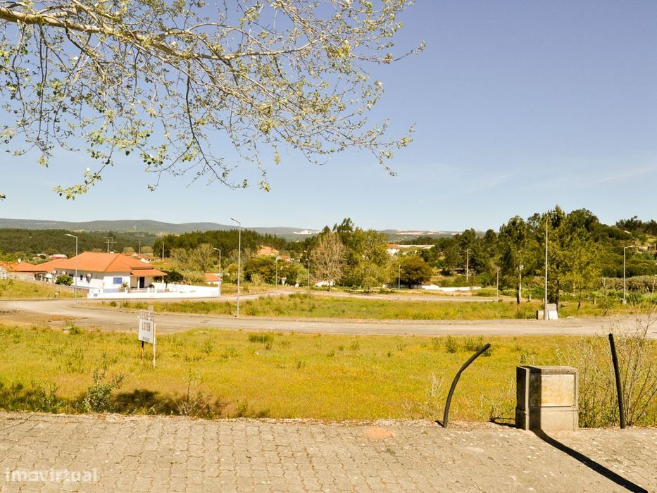 Terreno destinado à construção de Moradia