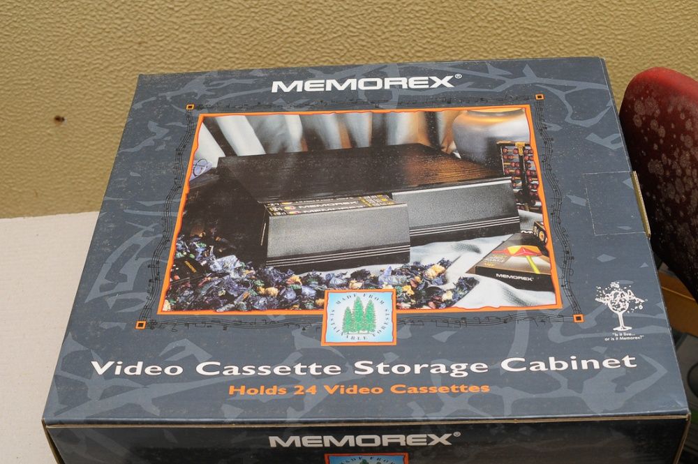 Arquivador VHS Memorex em madeira
